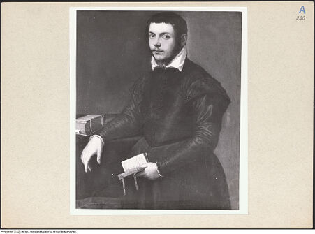 Vorderseite von Amministrazione Colonna [https://www.deutsche-digitale-bibliothek.de/content/lizenzen/rv-ez/] Bildnis eines jungen Mannes mit Erstausgabe der 'Rime' Petrarcas - Gesamtansicht, bh248577_recto. Foto.