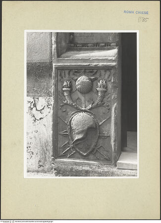 Vorderseite von Courtauld Institute [https://www.deutsche-digitale-bibliothek.de/content/lizenzen/rv-ez/] Portal mit Delphinfries und Kastilien-Leon Wappen - Detail, bh249903_recto. Foto.