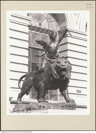 Vorderseite von Courtauld Institute of Art [https://www.deutsche-digitale-bibliothek.de/content/lizenzen/rv-ez/] Der Genius dominiert die Stärke - Seitenansicht, bh252579_recto. Foto.