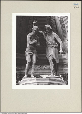 Vorderseite von Courtauld Institute of Art [https://www.deutsche-digitale-bibliothek.de/content/lizenzen/rv-ez/] Taufbecken - Detail: Taufgruppe, bh252658_recto. Foto.