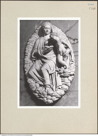 Vorderseite von Courtauld Institute of Art [https://www.deutsche-digitale-bibliothek.de/content/lizenzen/rv-ez/] Grabmal des Kardinal Alfonso Carafa (gest. 1565) - Detail: Madonna, bh252685_recto. Foto.
