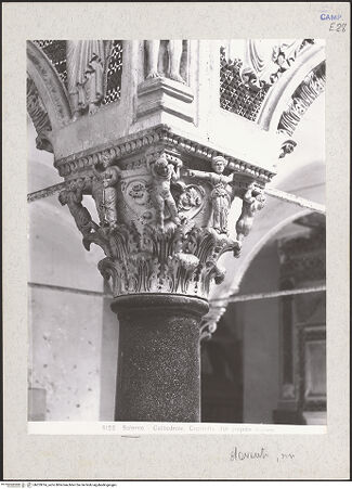 Vorderseite von Vatikan, Monumenti, Musei e Gallerie Pontificie [https://www.deutsche-digitale-bibliothek.de/content/lizenzen/rv-ez/] Linke KanzelKapitell mit Tragfiguren - Westliche und südliche Seiten, bh253014_recto. Foto.