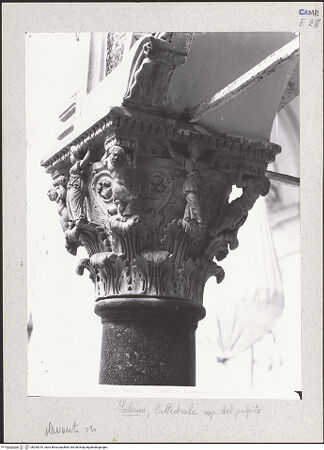 Vorderseite von Vatikan, Monumenti, Musei e Gallerie Pontificie [https://www.deutsche-digitale-bibliothek.de/content/lizenzen/rv-ez/] Linke KanzelKapitell mit Tragfiguren - Südliche und östliche Seiten, bh253015_recto. Foto.