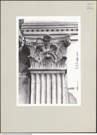 Vorderseite von Courtauld Institute of Art [https://www.deutsche-digitale-bibliothek.de/content/lizenzen/rv-ez/] Kapitell, bh254193_recto. Foto.