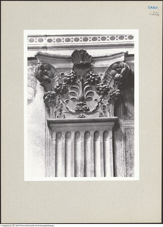 Vorderseite von Courtauld Institute of Art [https://www.deutsche-digitale-bibliothek.de/content/lizenzen/rv-ez/] Kapitell, bh254196_recto. Foto.