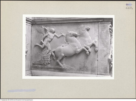 Vorderseite von Courtauld Institute of Art [https://www.deutsche-digitale-bibliothek.de/content/lizenzen/rv-ez/] Grabmal der Maria von Aragon (Maria d'Aragona, gest. 1461)Mythologische Figuren und Herkules - Rechte Seite: Mythologische Figur, bh254254_recto. Foto.