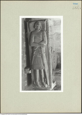 Vorderseite von Courtauld Institute, Conway Library [https://www.deutsche-digitale-bibliothek.de/content/lizenzen/rv-ez/] Grabplatte des Nicola Barrile (?) (gest. 1383) - Gesamtansicht, bh254273_recto. Foto.