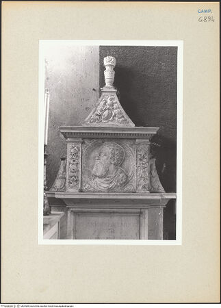 Vorderseite von Courtauld Institute, Conway Library [https://www.deutsche-digitale-bibliothek.de/content/lizenzen/rv-ez/] Grabmal des Giovanni Antonio Palmerio - Gesamtansicht, bh254288_recto. Foto.