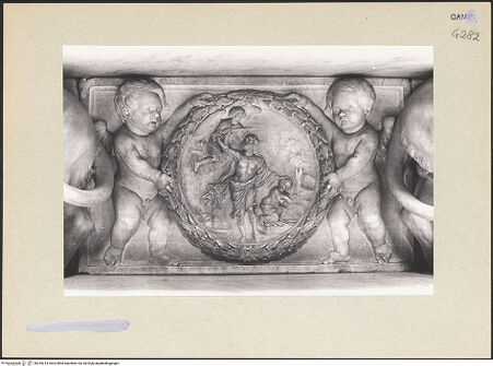 Vorderseite von Courtauld Institute of Art [https://www.deutsche-digitale-bibliothek.de/content/lizenzen/rv-ez/] Cappella Filomarino (dell'Annunziata)Die vier Evangelistensymbole (Mensa); Opfer des Isaak (Stipes) - Detail: Opfer des Isaak, bh254314_recto. Foto.