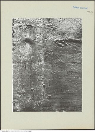 Vorderseite von ICCD [https://www.deutsche-digitale-bibliothek.de/content/lizenzen/rv-ez/] Madonna mit Kind - Detail der Signaturen, vor der Restaurierung, bh254654_recto. Foto.