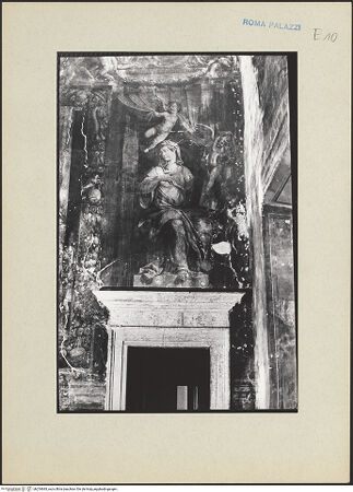 Vorderseite von Sopr. Mon. Laz. [https://www.deutsche-digitale-bibliothek.de/content/lizenzen/rv-ez/] Szenen aus dem Leben von Papst Paul III.Papst Julius III. zeichnet einen Soldaten als Kreuzritter aus, Allegorien von Religion und Kirche - Detail: Allegorie der Kirche, bh254683_recto. Foto: Keaveney.