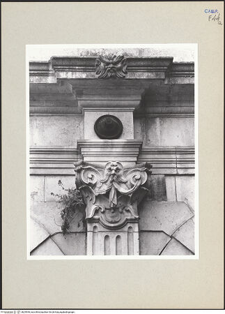 Vorderseite von Hutzel, Max [https://www.deutsche-digitale-bibliothek.de/content/lizenzen/rv-ez/] Certosa di San LorenzoChiostro dei Procuratori - Detail: Kapitell, bh254946_recto. Foto: Hutzel, Max.