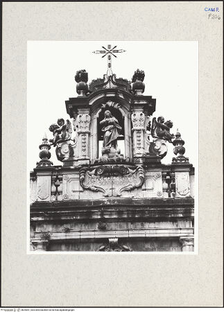 Vorderseite von Hutzel, Max [https://www.deutsche-digitale-bibliothek.de/content/lizenzen/rv-ez/] Certosa di San Lorenzo - Bekrönung der Mittelachse, bh254951_recto. Foto: Hutzel, Max.