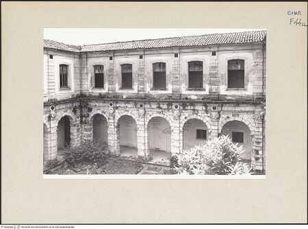 Vorderseite von Hutzel, Max [https://www.deutsche-digitale-bibliothek.de/content/lizenzen/rv-ez/] Certosa di San LorenzoChiostro dei Procuratori - Blick in den Kreuzgang, bh254960_recto. Foto: Hutzel, Max.