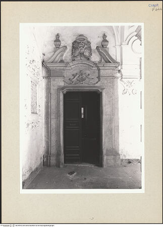 Vorderseite von Hutzel, Max [https://www.deutsche-digitale-bibliothek.de/content/lizenzen/rv-ez/] Certosa di San LorenzoChiostro dei Procuratori - Portal, bh254994_recto. Foto: Hutzel, Max.