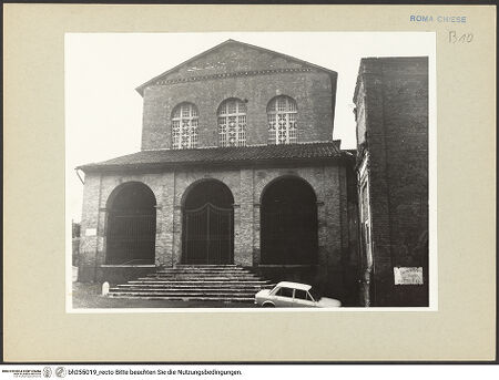 Vorderseite von Hutzel, Max [https://www.deutsche-digitale-bibliothek.de/content/lizenzen/rv-ez/] Santa Balbina - Fassade, bh255019_recto. Foto: Hutzel, Max.