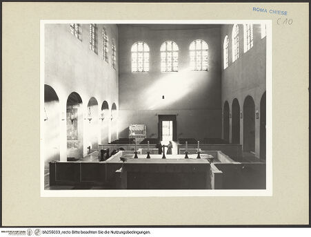 Vorderseite von Hutzel, Max [https://www.deutsche-digitale-bibliothek.de/content/lizenzen/rv-ez/] Santa Balbina - Hauptschiff zur Eingangswand, bh255033_recto. Foto: Hutzel, Max.