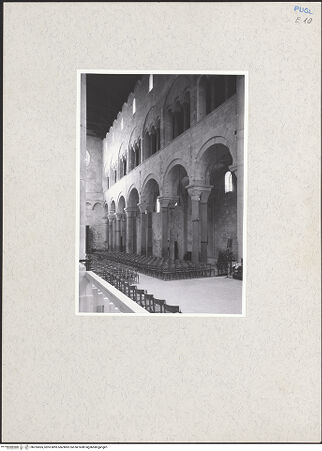 Vorderseite von Bildarchiv Foto Marburg [https://www.deutsche-digitale-bibliothek.de/content/lizenzen/rv-ez/] CattedraleMittelschiff und Arkaden - Nordarkade und Nordseitenschiff von Südosten, bh255565_recto. Foto.