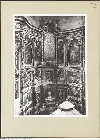 Vorderseite von Bibliotheca Hertziana [https://www.deutsche-digitale-bibliothek.de/content/lizenzen/rv-ez/] San NicolaQuerhaus und Apsiden - Apsis mit Grabmal der Regina Bona Sforza (vor der Restaurierung), bh255612_recto. Foto: Ficarelli, Michele.