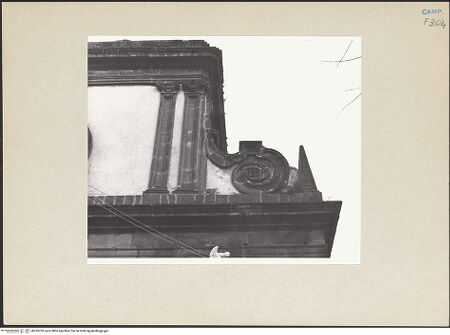 Vorderseite von Bösel, Richard [https://www.deutsche-digitale-bibliothek.de/content/lizenzen/rv-fz/] Santa Caterina a FormielloWestfassade - Detail, bh255709_recto. Foto: Bösel, Richard.