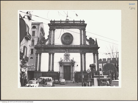 Vorderseite von Bösel, Richard [https://www.deutsche-digitale-bibliothek.de/content/lizenzen/rv-fz/] Santa Caterina a FormielloWestfassade - Gesamtansicht, bh255713_recto. Foto: Bösel, Richard.