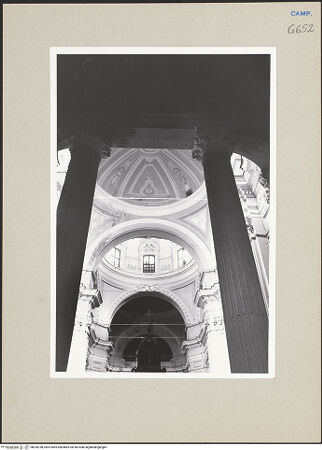 Vorderseite von Bösel, Richard [https://www.deutsche-digitale-bibliothek.de/content/lizenzen/rv-fz/] San Giorgio MaggioreApsis und Presbyterium - Apsis, Detail: Säulen, bh255758_recto. Foto: Bösel, Richard.