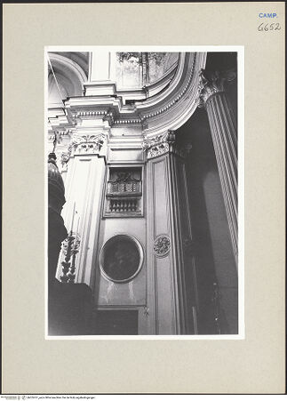 Vorderseite von Bösel, Richard [https://www.deutsche-digitale-bibliothek.de/content/lizenzen/rv-fz/] San Giorgio MaggioreApsis und Presbyterium - Apsis, Detail: Säulen, bh255761_recto. Foto: Bösel, Richard.