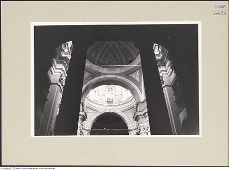 Vorderseite von Bösel, Richard [https://www.deutsche-digitale-bibliothek.de/content/lizenzen/rv-fz/] San Giorgio MaggioreApsis und Presbyterium - Apsis, Detail: Säulen, bh255767_recto. Foto: Bösel, Richard.