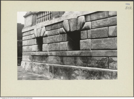 Vorderseite von Bibliotheca Hertziana [https://www.deutsche-digitale-bibliothek.de/content/lizenzen/rv-fz/] Villa dei Vescovi - Sockelgeschoss, Rustika, bh256158_recto. Foto: Tuttle, Richard.