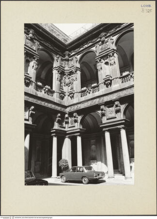 Vorderseite von Tuttle, Richard [https://www.deutsche-digitale-bibliothek.de/content/lizenzen/rv-ez/] Palazzo Marino - Innenansicht, Detail, bh256299_recto. Foto: Tuttle, Richard.