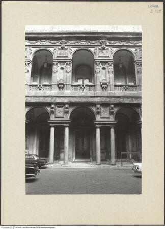 Vorderseite von Tuttle, Richard [https://www.deutsche-digitale-bibliothek.de/content/lizenzen/rv-ez/] Palazzo Marino - Innenansicht, Detail, bh256301_recto. Foto: Tuttle, Richard.