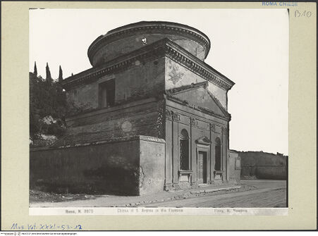 Vorderseite von Archivio Fotografico Musei Vaticani [https://www.deutsche-digitale-bibliothek.de/content/lizenzen/rv-ez/] Sant'Andrea in Via Flaminia - Schrägansicht aus Nordwesten, bh257737_recto. Foto: Moscioni, Romualdo.