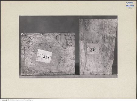 Vorderseite von Sopr. BAS NA [https://www.deutsche-digitale-bibliothek.de/content/lizenzen/rv-ez/] Szenen aus dem Neuen und Alten TestamentRückseite der Tafeln - Inv. 312 (Die neuen Gesetzestafeln); Inv. 313 (Die Mission der Apostel), bh258281_recto. Foto.