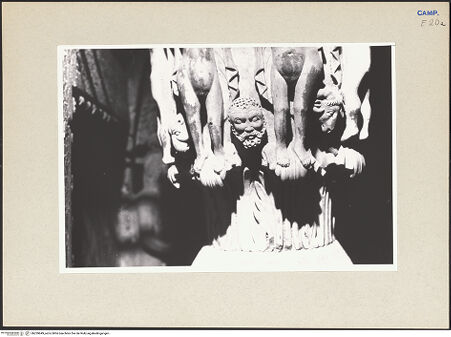 Vorderseite von Pace, Valentino [https://www.deutsche-digitale-bibliothek.de/content/lizenzen/rv-ez/] Detail: oberes Kapitell, bh259649_recto. Foto: Pace, Valentino.