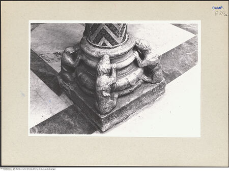 Vorderseite von Pace, Valentino [https://www.deutsche-digitale-bibliothek.de/content/lizenzen/rv-ez/] Sockel, bh259657_recto. Foto: Pace, Valentino.