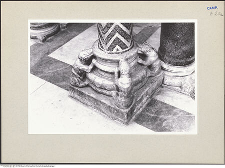 Vorderseite von Pace, Valentino [https://www.deutsche-digitale-bibliothek.de/content/lizenzen/rv-ez/] Sockel, bh259658_recto. Foto: Pace, Valentino.