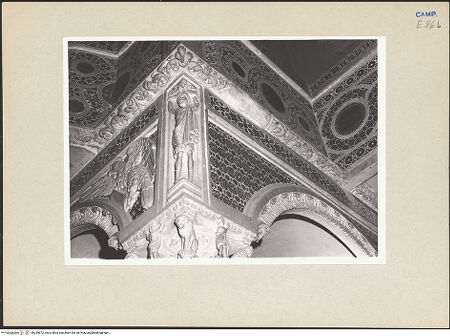 Vorderseite von Pace, Valentino [https://www.deutsche-digitale-bibliothek.de/content/lizenzen/rv-ez/] Linke Kanzel - Detail: rechter Zwickel mit dem Symbol des evangelisten Johannes und Tragfigur, bh259672_recto. Foto: Pace, Valentino.