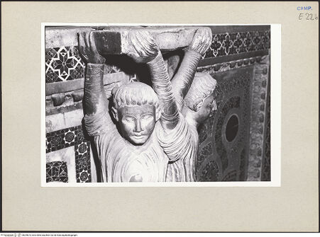 Vorderseite von Pace, Valentino [https://www.deutsche-digitale-bibliothek.de/content/lizenzen/rv-ez/] Rechte KanzelLesepult mit den Subdiakone - Detail: Oberkörper, bh259673_recto. Foto: Pace, Valentino.