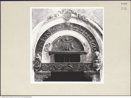 Vorderseite von Hutzel, Max [https://www.deutsche-digitale-bibliothek.de/content/lizenzen/rv-ez/] Seitenportal - Archivolte, Tympanon und Türsturz, bh259906_recto. Foto: Hutzel, Max.