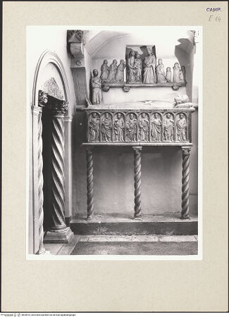 Vorderseite von Hutzel, Max [https://www.deutsche-digitale-bibliothek.de/content/lizenzen/rv-ez/] Grabmal des Enrico Sanseverino - Gesamtansicht, bh259915_recto. Foto: Hutzel, Max.