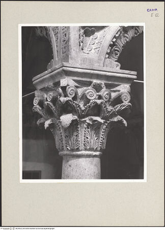 Vorderseite von Hutzel, Max [https://www.deutsche-digitale-bibliothek.de/content/lizenzen/rv-ez/] Kanzelförmiger AmboSäulen, Kapitelle und Tragfigur - Kapitell, bh259932_recto. Foto: Hutzel, Max.