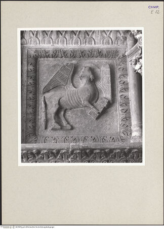 Vorderseite von Hutzel, Max [https://www.deutsche-digitale-bibliothek.de/content/lizenzen/rv-ez/] Kanzelförmiger AmboEvangelistendarstellungen (Kanzelkorb und Lesepult) - Ochse als Symbol des Evangelisten Lukas, bh259936_recto. Foto: Hutzel, Max.