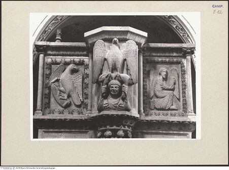 Vorderseite von Hutzel, Max [https://www.deutsche-digitale-bibliothek.de/content/lizenzen/rv-ez/] Kanzelförmiger AmboEvangelistendarstellungen (Kanzelkorb und Lesepult) - Vorderseite mit dem Lesepult, bh259938_recto. Foto: Hutzel, Max.