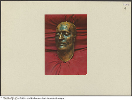 Vorderseite von unbekannt [https://www.deutsche-digitale-bibliothek.de/content/lizenzen/rv-fz/] Totenmaske des Napoléon Bonaparte - Ansicht in musealer Präsentation, bh260081_recto. Foto.