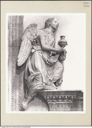 Vorderseite von Courtauld Institute of Art [https://www.deutsche-digitale-bibliothek.de/content/lizenzen/rv-ez/] Grabmal der Maria von Aragon (Maria d'Aragona, gest. 1461)Engel mit Gefäße - Engel links, bh261173_recto. Foto.