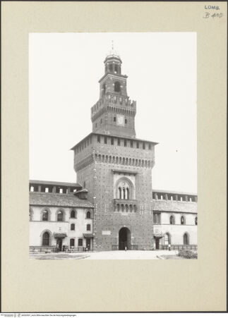 Vorderseite von Lorenz, Wien [https://www.deutsche-digitale-bibliothek.de/content/lizenzen/rv-ez/] Castello SforzescoSüdöstliche Mauer - Turm des Filarete, nordwestliche Fassade, bh263551_recto. Foto.