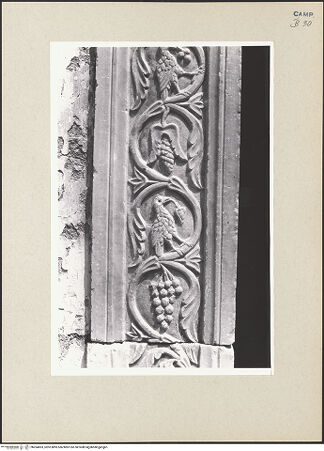 Vorderseite von Pace, Valentino [https://www.deutsche-digitale-bibliothek.de/content/lizenzen/rv-ez/] Portal - Linker Torpfosten, Detail, bh264003_recto. Foto: Pace, Valentino.