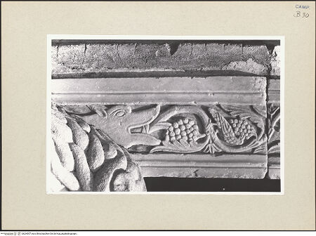 Vorderseite von Pace, Valentino [https://www.deutsche-digitale-bibliothek.de/content/lizenzen/rv-ez/] Portal - Linker Torpfosten, Detail, bh264007_recto. Foto: Pace, Valentino.