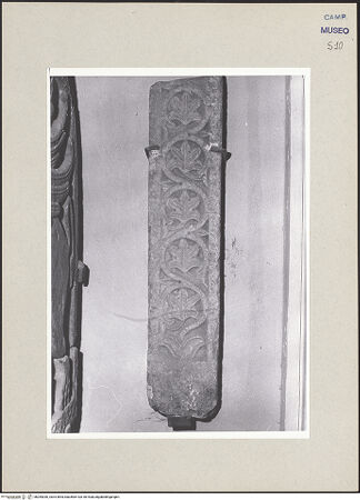 Vorderseite von Pace, Valentino [https://www.deutsche-digitale-bibliothek.de/content/lizenzen/rv-ez/] Fragment eines Gesims - Gesamtansicht, bh264030_recto. Foto: Pace, Valentino.