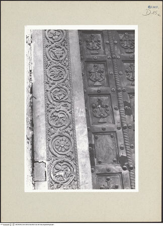 Vorderseite von Pace [https://www.deutsche-digitale-bibliothek.de/content/lizenzen/rv-ez/] Mittleres PortalLinkes Gewände - Teilansicht, bh264046_recto. Foto: Pace, Valentino.